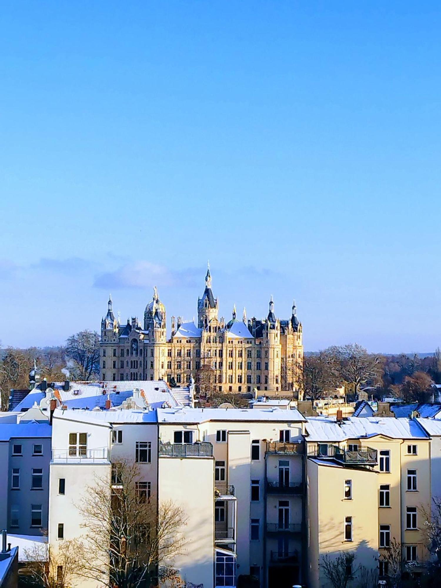 Schlosskoenig - Modernes & Zentrales Apartment Mit Balkon Und Arbeitsplatz Schwerin  Eksteriør bilde