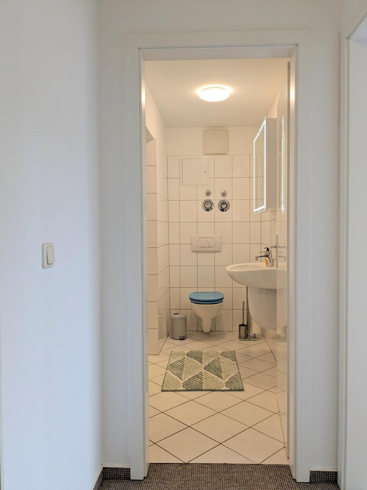 Schlosskoenig - Modernes & Zentrales Apartment Mit Balkon Und Arbeitsplatz Schwerin  Rom bilde